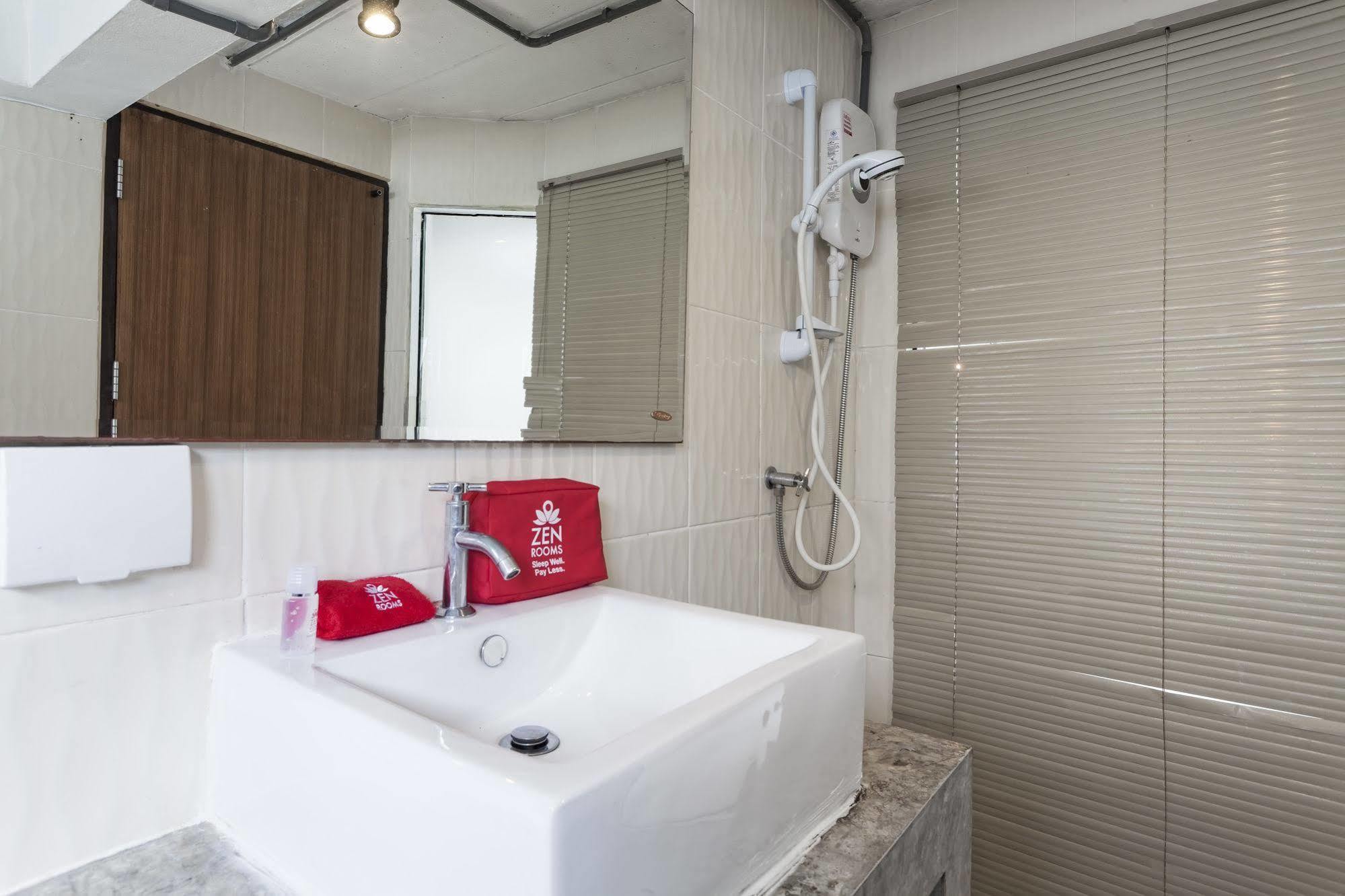 Zen Rooms Basic Nanai Phuket Patong Exterior foto