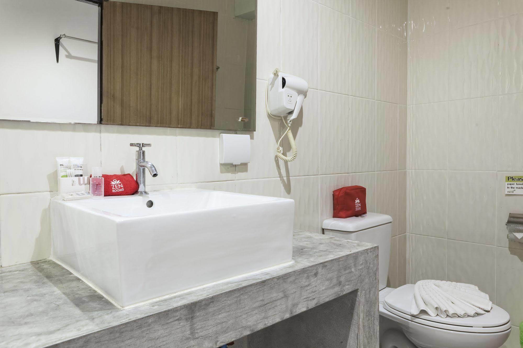 Zen Rooms Basic Nanai Phuket Patong Exterior foto