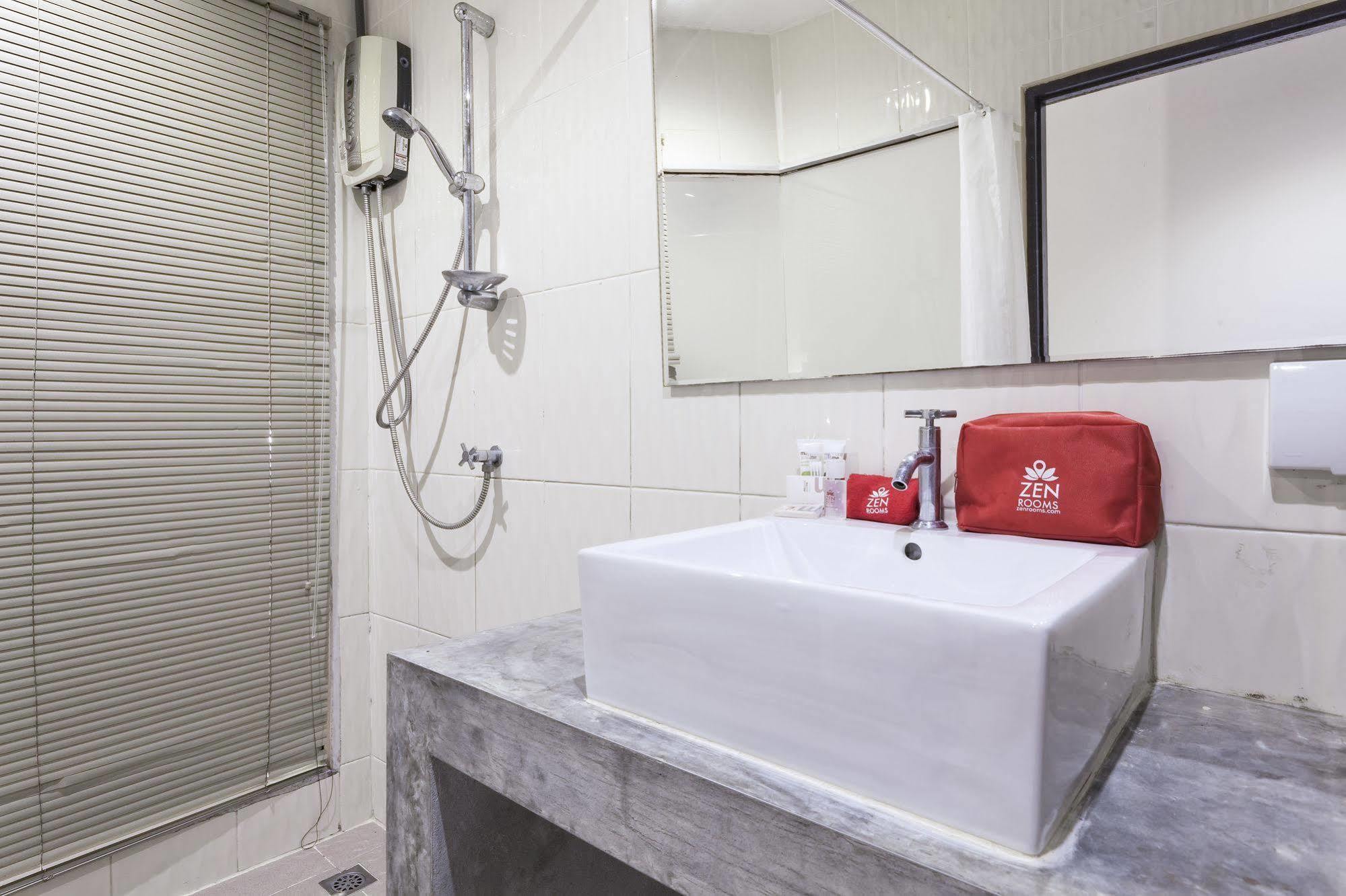Zen Rooms Basic Nanai Phuket Patong Exterior foto